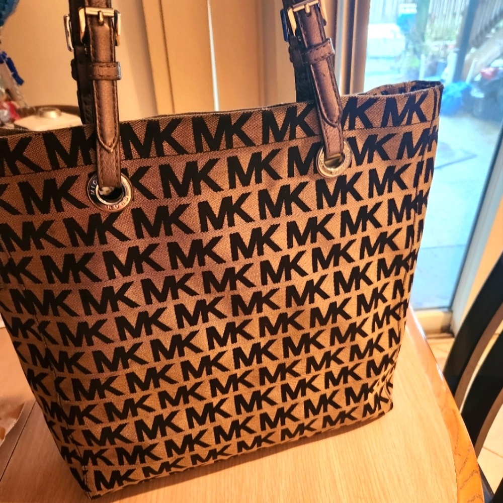 MICHAEL KORS SIGNATURE TOTE BAG
